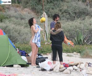 And again, hippies. Now on the beach. Part 3. Thumb 23