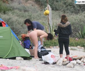 And again, hippies. Now on the beach. Part 3. Thumb 24