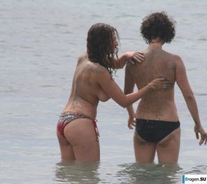 And again, hippies. Now on the beach. Part 3. Thumb 8