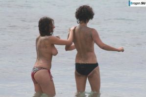 And again, hippies. Now on the beach. Part 3. Thumb 9