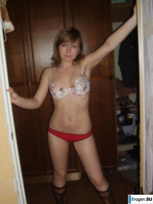 A beautiful girl takes a picture of herself. Thumb 39