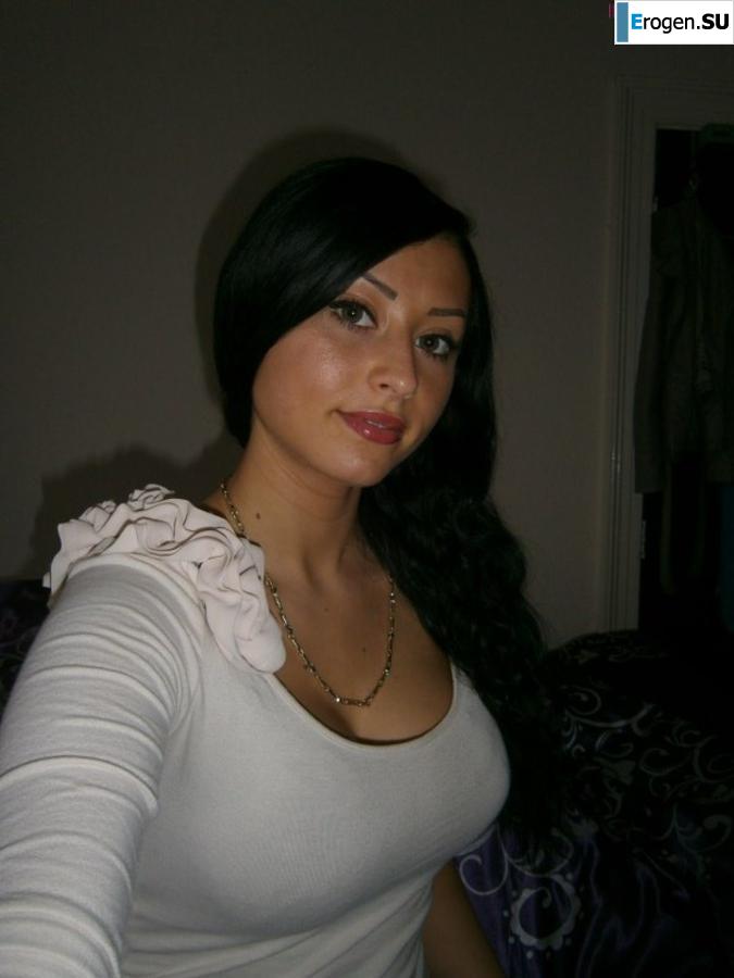 Beautiful Brunette. Photo 5