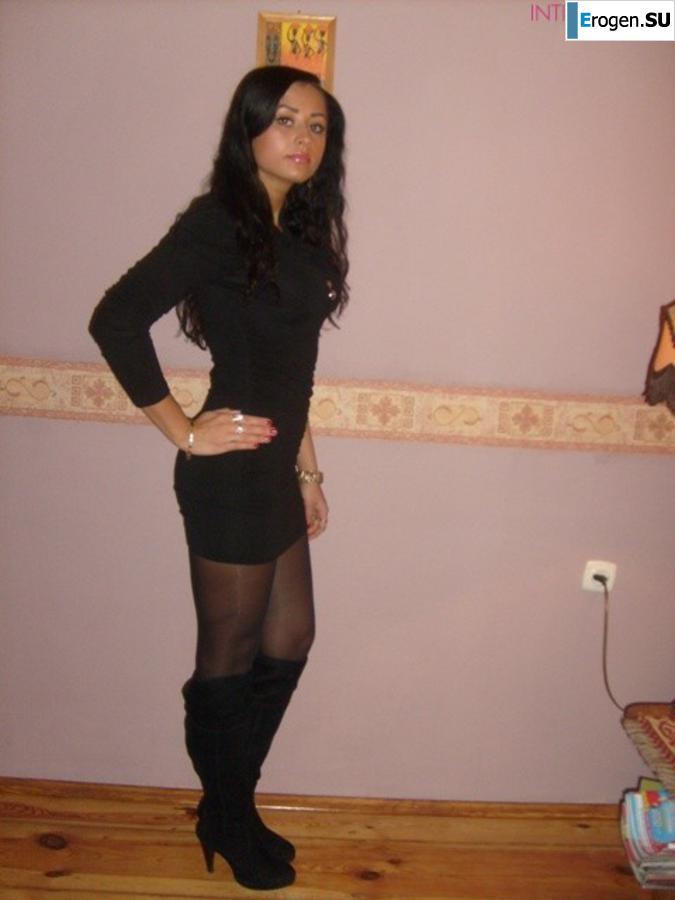 Beautiful Brunette. Photo 6