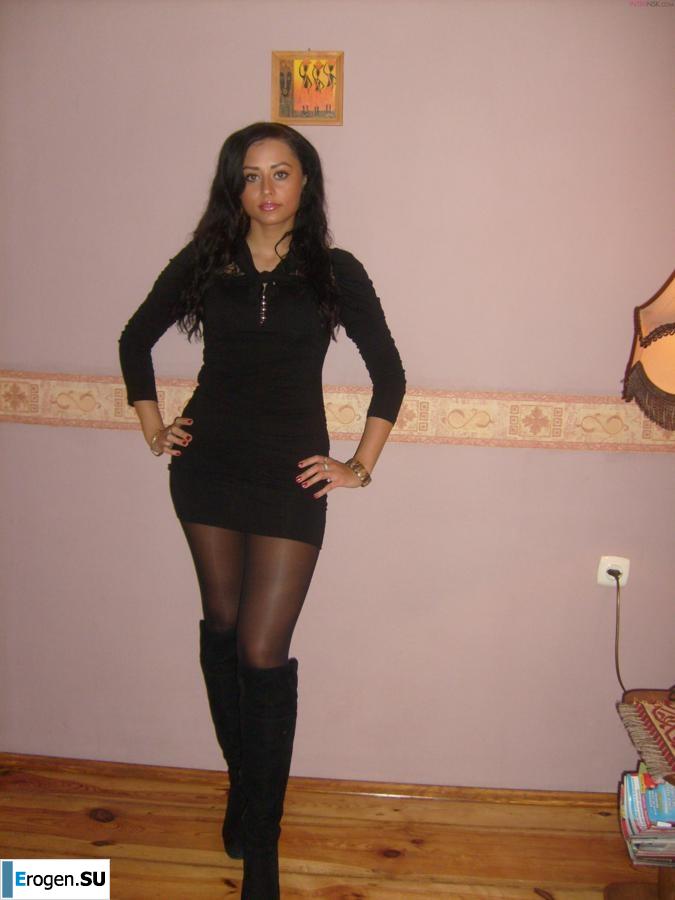 Beautiful Brunette. Photo 7