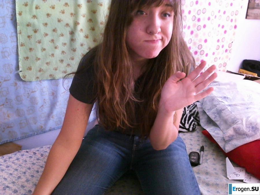 He grimaces and takes a picture of himself. Photo 29