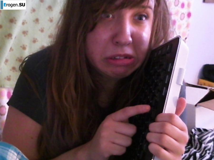 He grimaces and takes a picture of himself. Photo 36