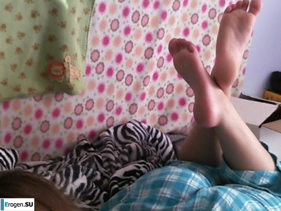 He grimaces and takes a picture of himself. Photo 39