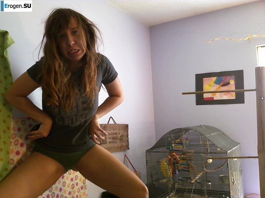 He grimaces and takes a picture of himself. Photo 42