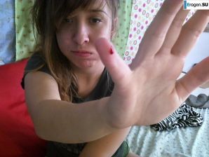 Кривляется и фоткает себя. Эскиз 23