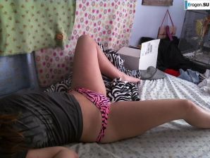 Кривляется и фоткает себя. Эскиз 44