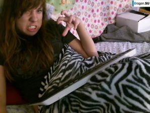 Кривляется и фоткает себя. Эскиз 54