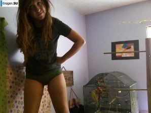 Кривляется и фоткает себя. Эскиз 56