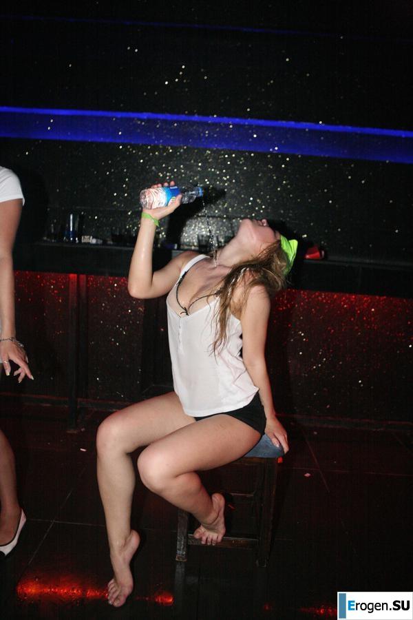 Компашка русских зажигает в Турции. Фото 24