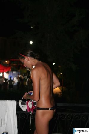 Компашка русских зажигает в Турции. Эскиз 13