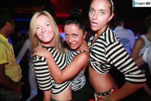 Компашка русских зажигает в Турции. Эскиз 38