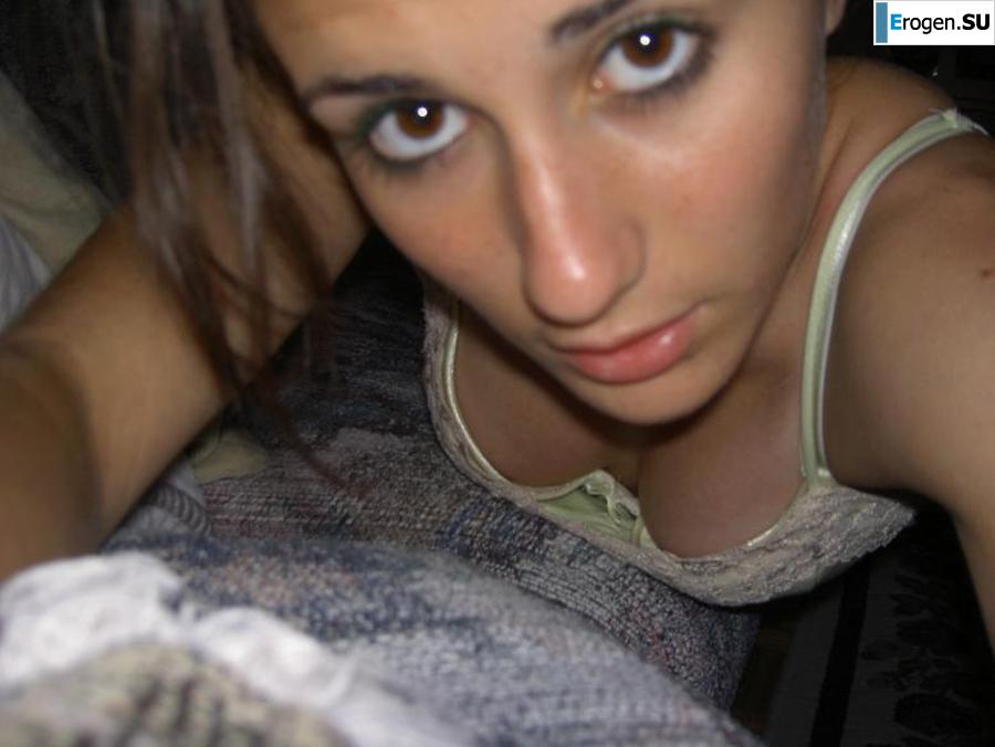 A beautiful Bulgarian poses at home and on the beach. Photo 19