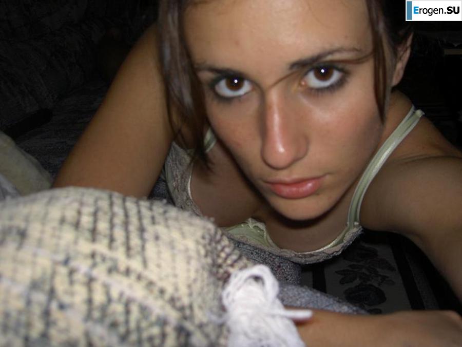 A beautiful Bulgarian poses at home and on the beach. Photo 20