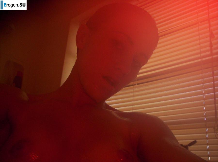 A beautiful Bulgarian poses at home and on the beach. Photo 39