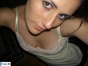 A beautiful Bulgarian poses at home and on the beach. Thumb 12