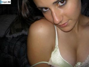 A beautiful Bulgarian poses at home and on the beach. Thumb 16