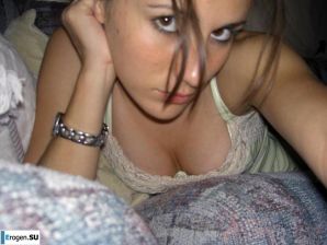 A beautiful Bulgarian poses at home and on the beach. Thumb 21