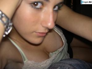 A beautiful Bulgarian poses at home and on the beach. Thumb 23