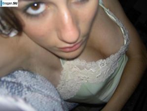 A beautiful Bulgarian poses at home and on the beach. Thumb 24