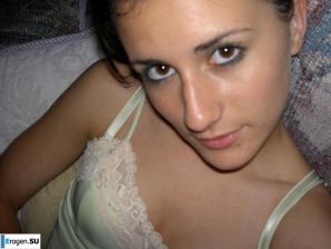 A beautiful Bulgarian poses at home and on the beach. Thumb 29