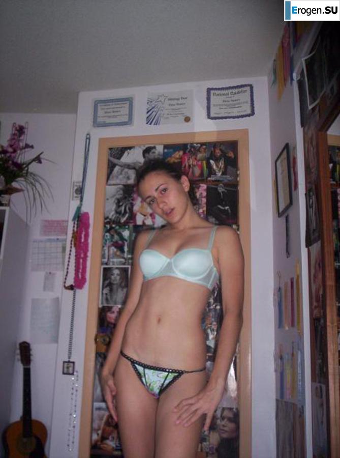 Beautiful Bulgarian posing at home and on the beach. Part 2. Photo 21