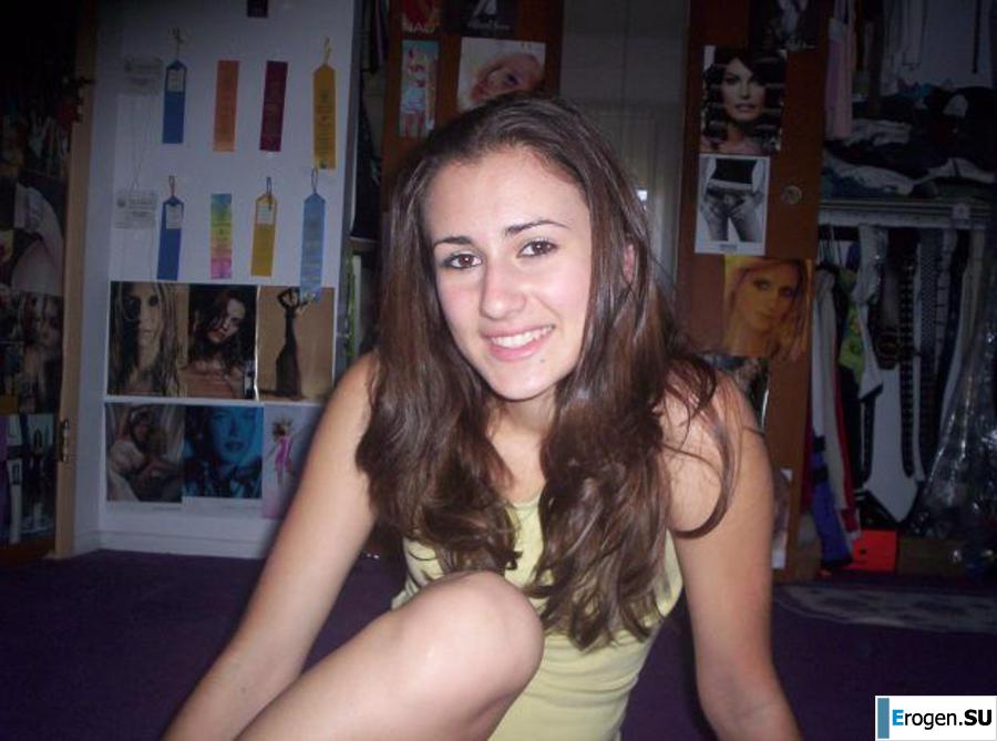 Beautiful Bulgarian posing at home and on the beach. Part 2. Photo 23