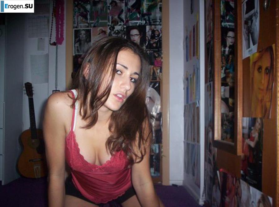 Beautiful Bulgarian posing at home and on the beach. Part 2. Photo 27