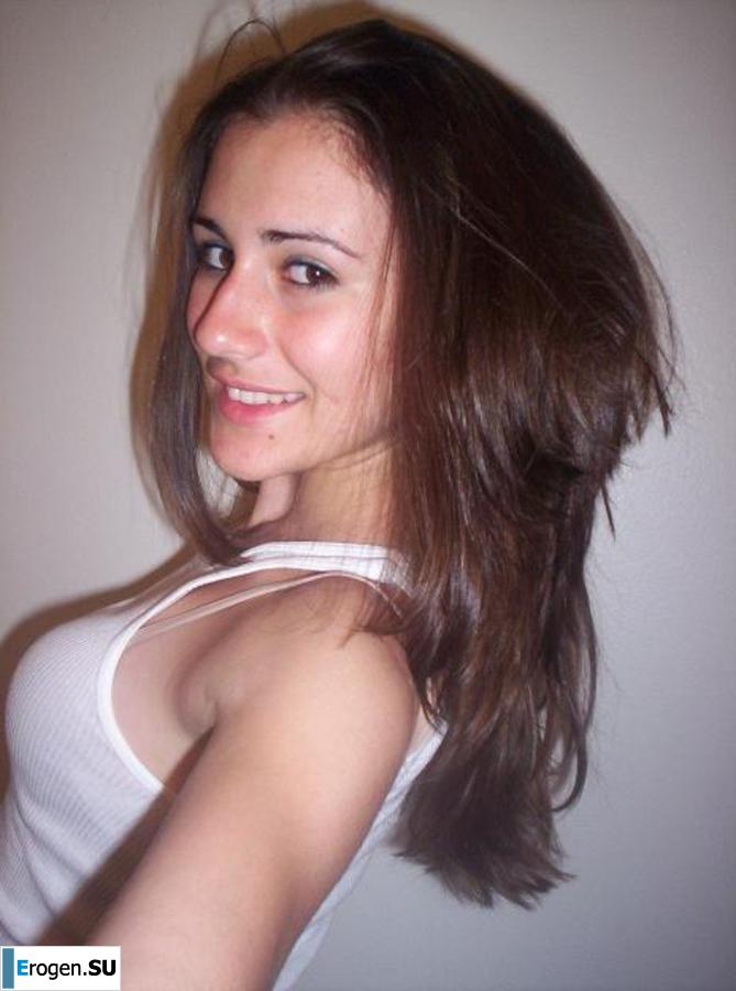 Beautiful Bulgarian posing at home and on the beach. Part 2. Photo 32