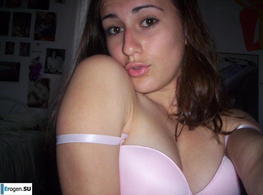 Beautiful Bulgarian posing at home and on the beach. Part 2. Photo 35