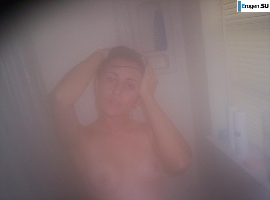 Beautiful Bulgarian posing at home and on the beach. Part 2. Photo 4