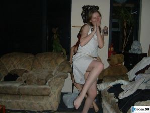 Легкая эротика забугорной студентки. Эскиз 23