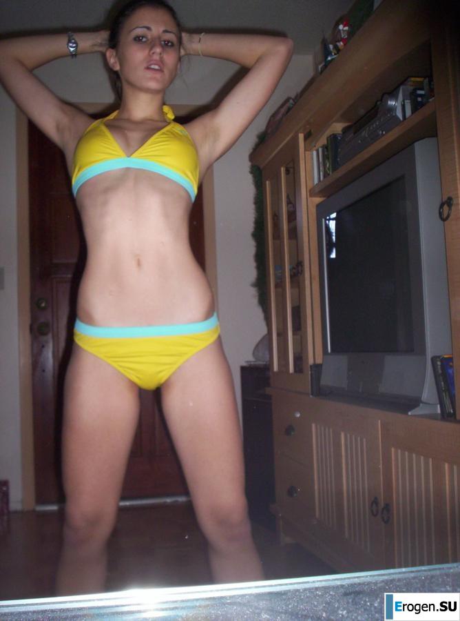 Красивая болгарка позирует дома и на пляже. Часть 3. Фото 38