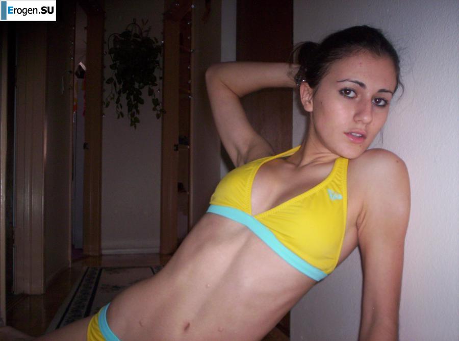 Красивая болгарка позирует дома и на пляже. Часть 3. Фото 39