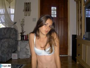 Красивая болгарка позирует дома и на пляже. Часть 3. Эскиз 19