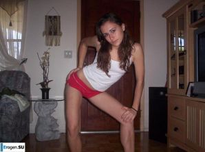 Красивая болгарка позирует дома и на пляже. Часть 3. Эскиз 9