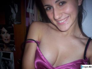 Красивая болгарка позирует дома и на пляже. Часть 4. Эскиз 20