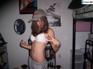 Красивая болгарка позирует дома и на пляже. Часть 5. Эскиз 18