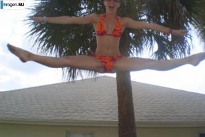 Красивая болгарка позирует дома и на пляже. Часть 5. Эскиз 27