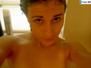 Красивая болгарка позирует дома и на пляже. Часть 5. Эскиз 9