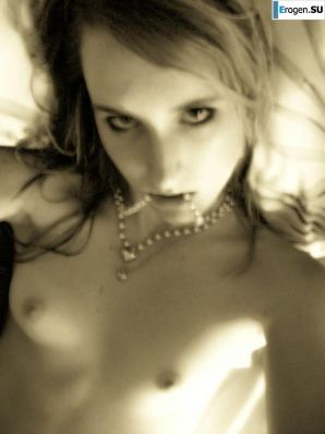 Молоденькая евроблондинка. Эскиз 13