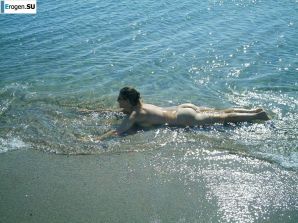 На море позирует. Эскиз 11