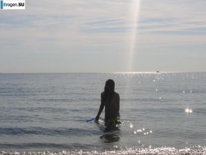 На море позирует. Эскиз 25