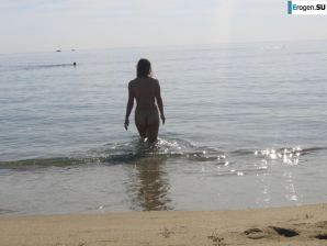 На море позирует. Эскиз 28