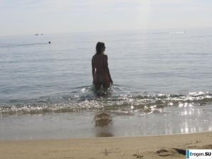 На море позирует. Эскиз 29