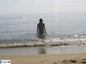 На море позирует. Эскиз 31