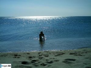 На море позирует. Эскиз 9